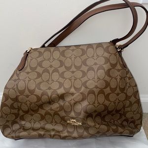 Coach Signature Canvas ShoulderBag